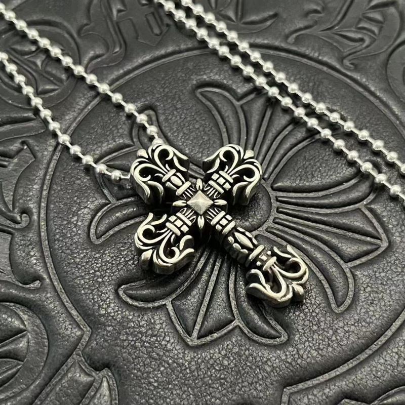 Ch*0me He**ts necklaces